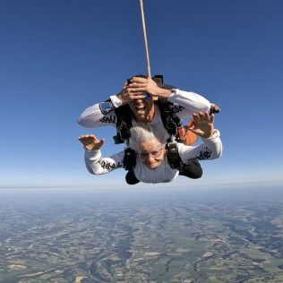 Saut en Tandem de 4000 mètres avec Photos ou Vidéos (Lasclaveries, Pyrénées-Atlantiques - 64)