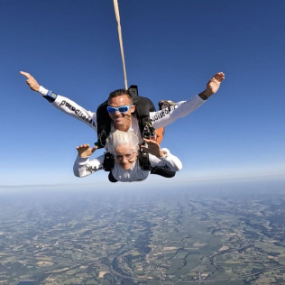 Saut en Tandem de 4000 mètres avec Photos ou Vidéos (Lasclaveries, Pyrénées-Atlantiques - 64)