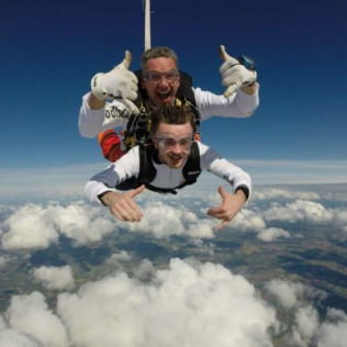 Saut en Tandem de 4000 mètres avec Photos ou Vidéos (Lasclaveries, Pyrénées-Atlantiques - 64)