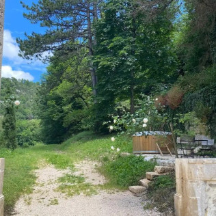 Séjour en Suite “Le Lieu Secret” avec Petit-Déjeuner au Château de Montanges (Montanges, Ain - 01)