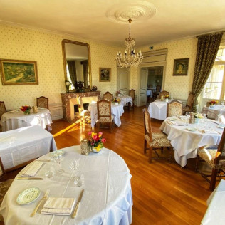 Forfait Gastro & Culture : 2 Nuits en Chambre Supérieure, Dîners, Accès au Musée du Poilu et Spa Privatif au Château des Monthairons (Grand-Est- 55)