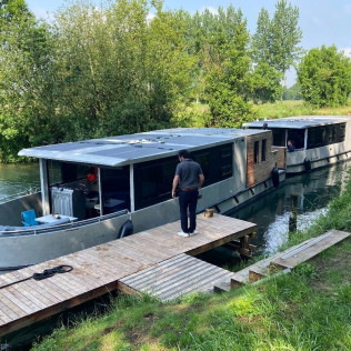 Séjour Insolite de 2 Jours et 1 Nuit en Pénichette Électrique au Parc du Marais avec Croisière sur la Sèvre (Niort, Deux-Sèvres - 79)
