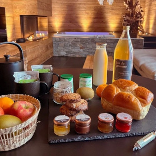 Séjour Romantique en Suite avec Spa Privatif et Petit-déjeuner à La Clé des Granges 5* (Notre-Dame-de-la-Mer, Yvelines - 78)