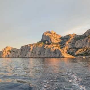 Soirée en Bateau au Soleil Couchant dans les Calanques du Frioul (Marseille, Bouches-du-Rhône - 13)