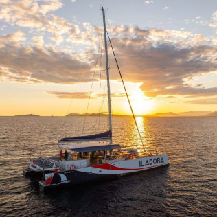 Sortie en Catamaran en Soirée “La Sunset Guinguette” (Hyères/ Marseille/ Saint-Raphaël/ Villeneuve-Loubet)