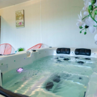 Accès Privatif en Soirée au Spa avec Jacuzzi et Sauna pour deux à La Ferme des Épis (Ouffières, Calvados - 14)