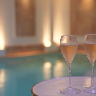 Privatisation Nocturne au Paris j'Adore Hôtel & Spa 5* et Visite des Caves du Louvre avec Dégustation pour deux (Paris, Île-de-France- 75)