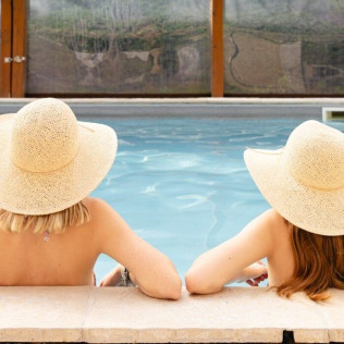 Coffret Romantique Séjour avec Piscine et Sauna à la Résidence Tulip Inn (Honfleur, Calvados - 14)