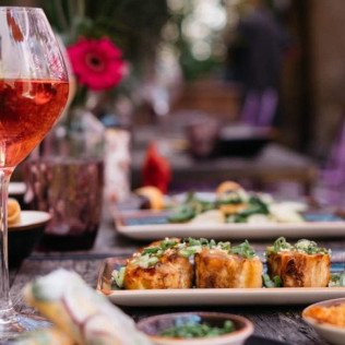 Séjour Romantique avec Repas et Visite de la Cave au Château et Village Castigno 5* (Assignan, Hérault - 34)