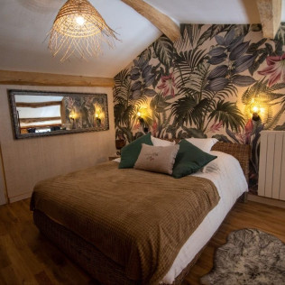 Séjour en Logement Insolite : Nuit en Tiny House avec Petit-déjeuner et Spa Privatif au domaine Cœur de Bull (Cahuzac-sur-Vère, Occitanie - 81)