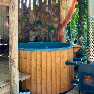 Séjour en Logement Insolite : Nuit en Tiny House avec Petit-déjeuner et Spa Privatif au domaine Cœur de Bull (Cahuzac-sur-Vère, Occitanie - 81)