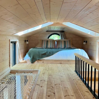 Séjour en Logement Insolite : Nuit en Tiny House avec Petit-déjeuner et Spa Privatif au domaine Cœur de Bull (Cahuzac-sur-Vère, Occitanie - 81)