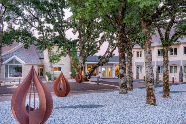 Nuit Gastronomique : Chambre Supérieure avec Menu et Spa à l'Hôtel Causse Comtal Rodez, The Originals Relais (Gages, Aveyron - 12)