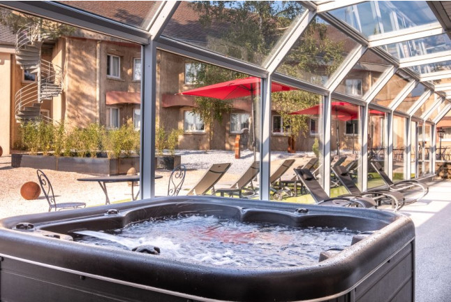 Séjour relaxant : Nuit en Chambre Supérieure avec accès au Spa à l'Hôtel Causse Comtal Rodez, The Originals Relais (Gages, Aveyron - 12)