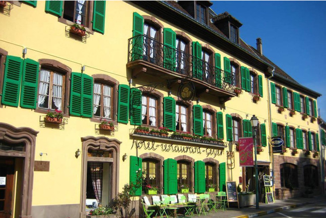 Séjour avec Sauna et Piscine Chauffée à l'Hôtel Aux Trois Roses (La Petite Pierre, Bas-Rhin - 67)
