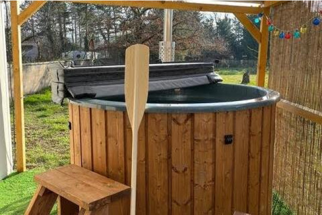Séjour Insolite dans La Scarabane des Chassaing avec Diner et Jacuzzi (Sassenay, Saône-et-Loire - 71)