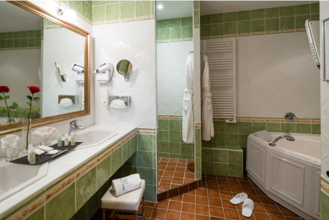 Séjour en Junior Suite avec Menu et Spa à l’Auberge de Cassagne 5* (Le Pontet, Vaucluse - 84)