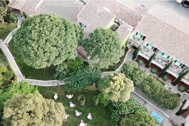 Séjour en Junior Suite avec Menu et Spa à l’Auberge de Cassagne 5* (Le Pontet, Vaucluse - 84)