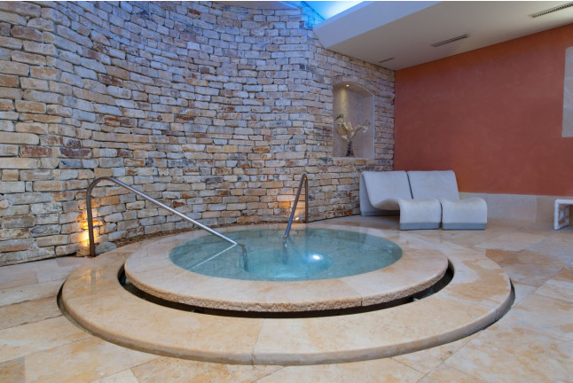 Séjour en Chambre Maison Classique avec Menu et Spa à l’Auberge de Cassagne 5* (Le Pontet, Vaucluse - 84)