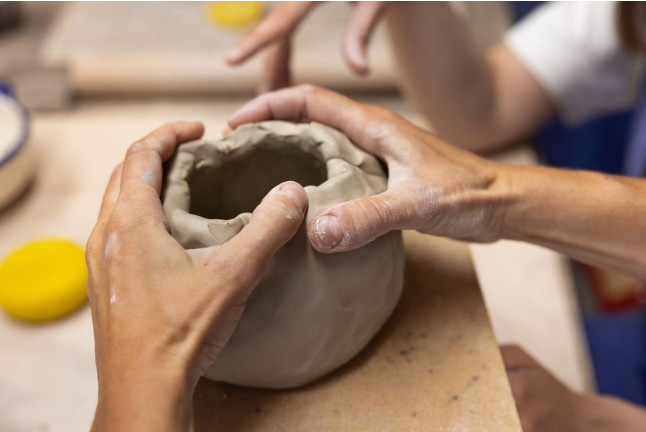 Atelier Vases en Céramique à l'Atelier Bas Relief (Paris - 75)
