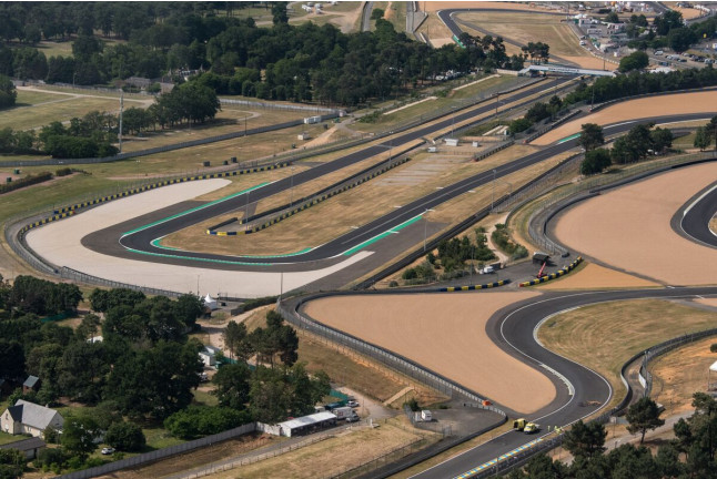 Survol du Mans et du Circuit des 24 heures du Mans (Le Mans, Sarthe - 72)