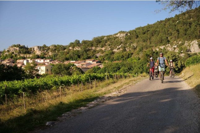 Balade en Trottinette Électrique Tout-Terrain au village de Castellane et autour du Lac de Castillon (Les Salles-sur-Verdon, Var - 83)