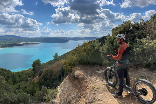Balade en Trottinette Électrique Tout-Terrain au village de Castellane et autour du Lac de Castillon (Les Salles-sur-Verdon, Var - 83)