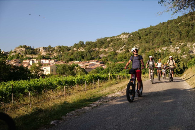Balade en Trottinette Électrique Tout-Terrain au village de Castellane et autour du Lac de Castillon avec Apéro Sunset (Les Salles-sur-Verdon, Var - 83)