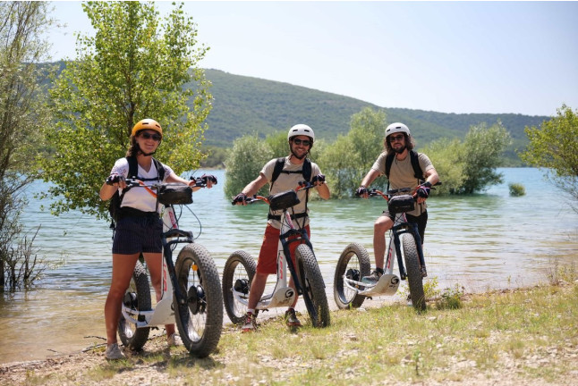 Balade en Trottinette Électrique Tout-Terrain au village de Castellane et autour du Lac de Castillon avec Apéro Sunset (Les Salles-sur-Verdon, Var - 83)