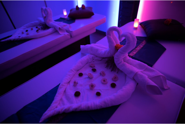 Hammam, Gommage et Massage à Saphir Thaï Spa et Dîner Croisière sur la Seine pour deux (Paris, Île-de-France)