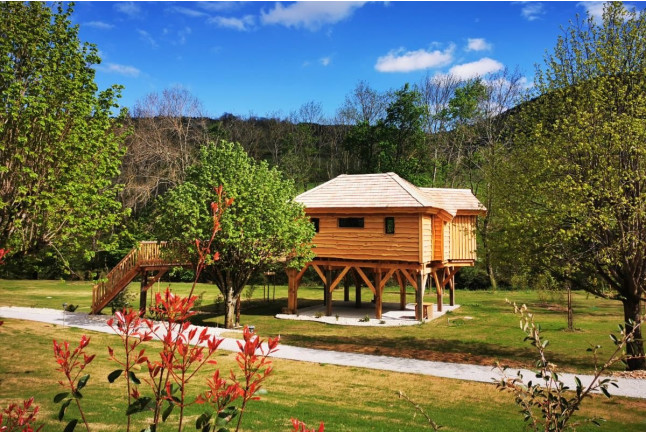 Séjour Insolite : Nuit en Cabane dans les Arbres avec Petit-déjeuner et Accès Privatif au Spa - Semaine (Satillieu, Ardèche - 07)