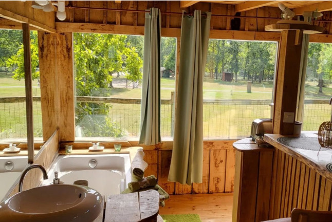 Séjour Insolite : Nuit en Cabane Perchée dans les Arbres avec Massage Californien ou Ayurvédique (Fère-en-Tardenois, Hauts-de-France - 02)