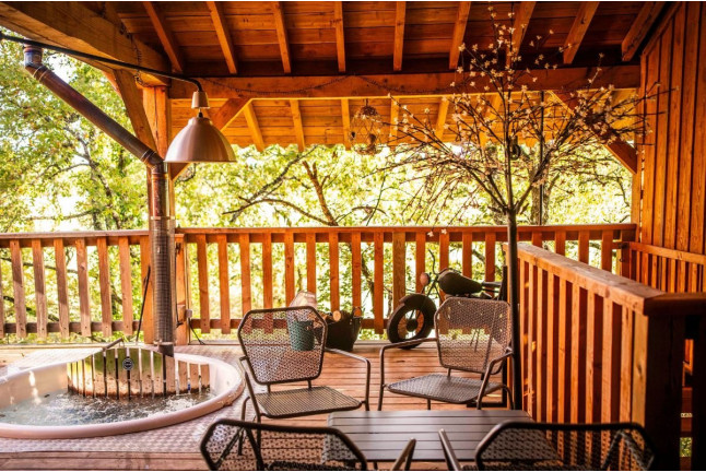 Séjour en Logement Insolite : Nuit en Cabane dans les Arbres avec Petit-déjeuner et Spa Privatif au domaine Cœur de Bull (Occitanie - 81)