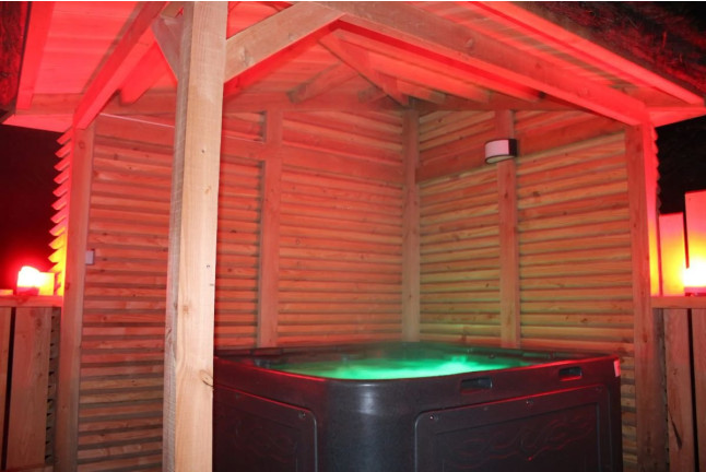 Séjour Insolite : Nuit en Cabane “RENARD” Perchée avec Petit-déjeuner et Spa (Belsentes, Ardèche - 07)