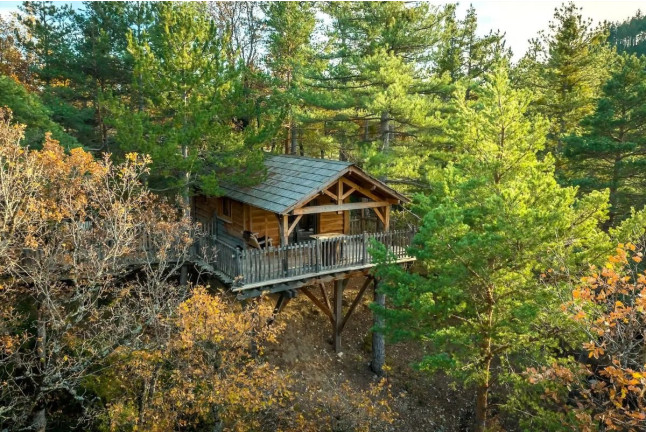 Séjour Insolite : Nuit dans une Cabane avec Petit-déjeuner et Spa Privatif à Alpinest (Serres, Hautes-Alpes - 05)
