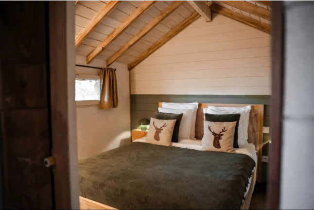 Séjour Insolite : Nuit dans une Cabane avec Petit-déjeuner et Spa Privatif à Alpinest (Serres, Hautes-Alpes - 05)