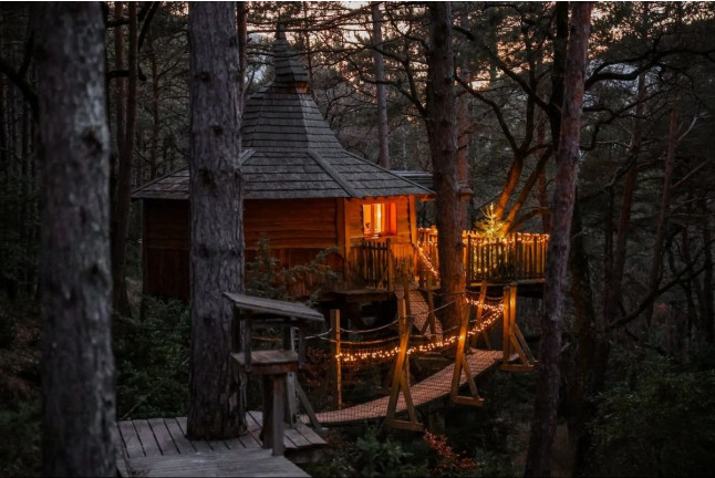 Séjour Insolite : Nuit dans une Cabane avec Petit-déjeuner et Spa Privatif à Alpinest (Serres, Hautes-Alpes - 05)