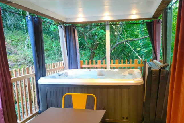 Chambre avec jacuzzi privatif en Haute-Marne | Aladinia