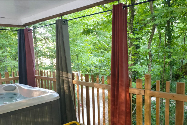Séjour Insolite en Forêt avec Jacuzzi Privatif à La Féérie des Anges (Illoud, Haute-Marne - 52)