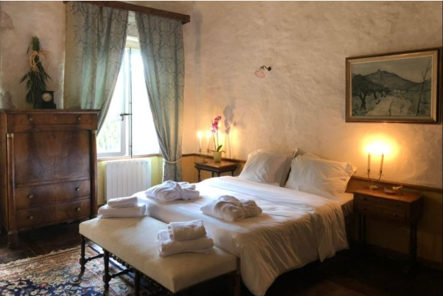 Séjour en chambre “Adonaï” avec Petit-Déjeuner au Château de Montanges (Montanges, Ain - 01)