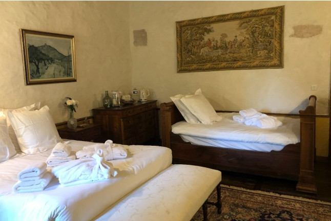 Séjour en chambre “Adonaï” avec Petit-Déjeuner au Château de Montanges (Montanges, Ain - 01)