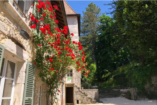 Séjour en chambre “Adonaï” avec Petit-Déjeuner au Château de Montanges (Montanges, Ain - 01)