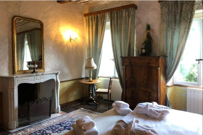 Séjour en chambre “Adonaï” avec Petit-Déjeuner au Château de Montanges (Montanges, Ain - 01)
