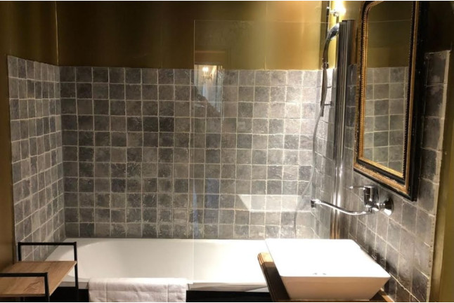 Séjour en chambre “Adonaï” avec Petit-Déjeuner au Château de Montanges (Montanges, Ain - 01)