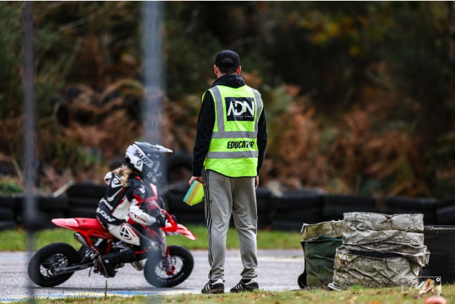 Stage d’Initiation au Pilotage Moto “Super Motard” pour Enfants au Circuit de Guillac (Guillac, Bretagne - 56)
