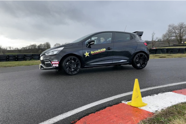 Stage de Pilotage Renault Clio IV RS 200 CV pour Enfants (12 circuits) 