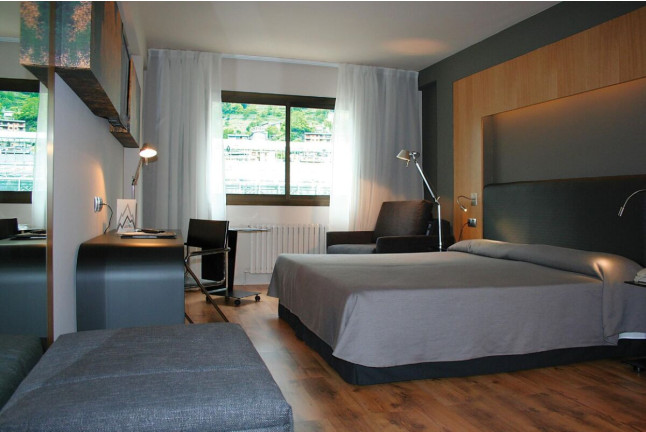 Séjour avec Circuit Spa à l'Hôtel Roc Blanc 4* et Motoneige pour deux (Andorre)
