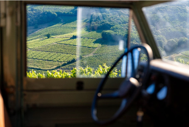 Excursion Privée en Duo en Bourgogne à bord d'un Land Rover Vintage avec 3 Dégustations (Lyon, 69)