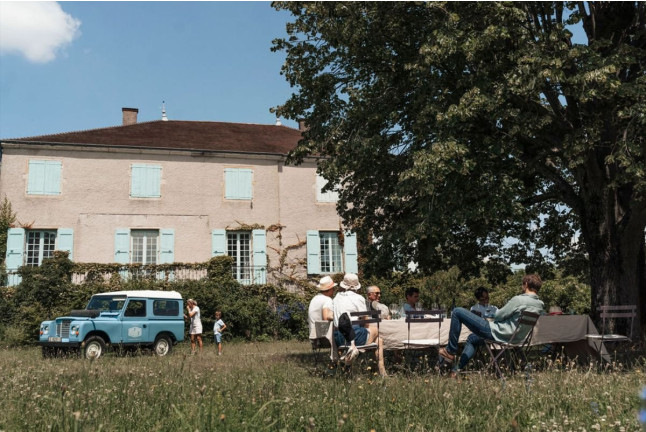 Excursion Privée en Duo en Bourgogne à bord d'un Land Rover Vintage avec 3 Dégustations (Lyon, 69)