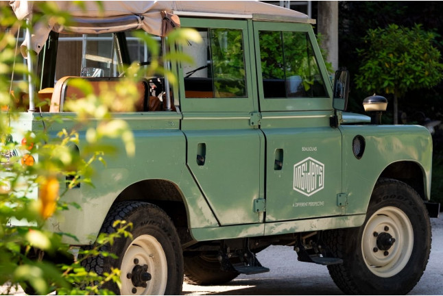 Excursion Privée en Duo en Bourgogne à bord d'un Land Rover Vintage avec 3 Dégustations (Lyon, 69)